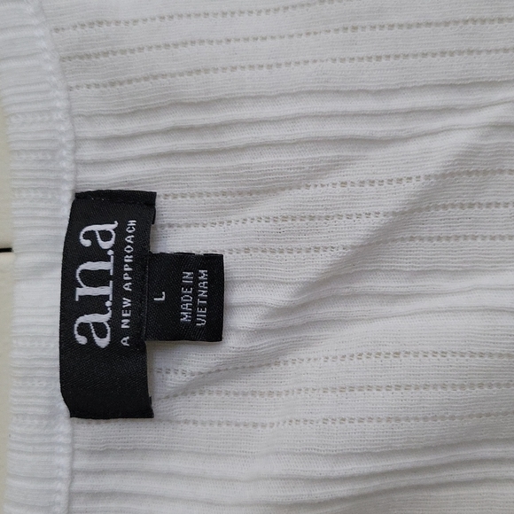 White button Sleeveless Top - Picture 3 of 5